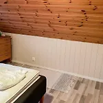 8 Person In Hauglandshella Breidvik (Askoy)
