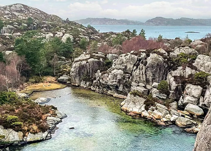 8 Person In Hauglandshella * Breidvik (Askoy)