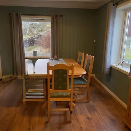 8 Person In Hauglandshella Breidvik (Askoy)